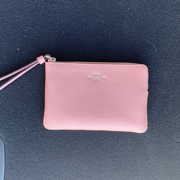Coach Handbags - Coach wristlet